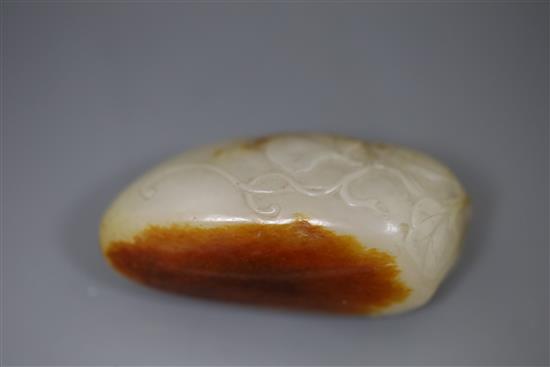 A Chinese white and russet skin jade gourd snuff bottle, 18th/19th century, H. 6.5cm